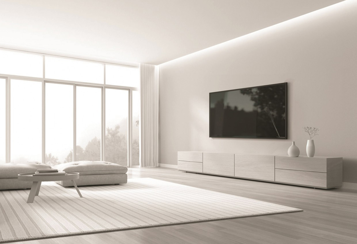 Παρουσιάζει μία τηλεόραση τοποθετημένη σε έναν τοίχο σε ένα σαλόνι με λευκές αποχρώσεις